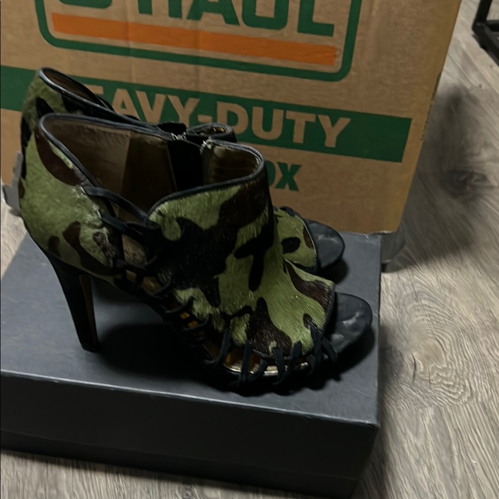No box - Picture 2 of 4